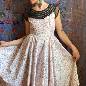 1950’s vintage Floral Dress with Black Lace Women's Dress xs
